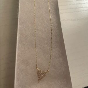 Gorgeous gold heart necklace never worn!